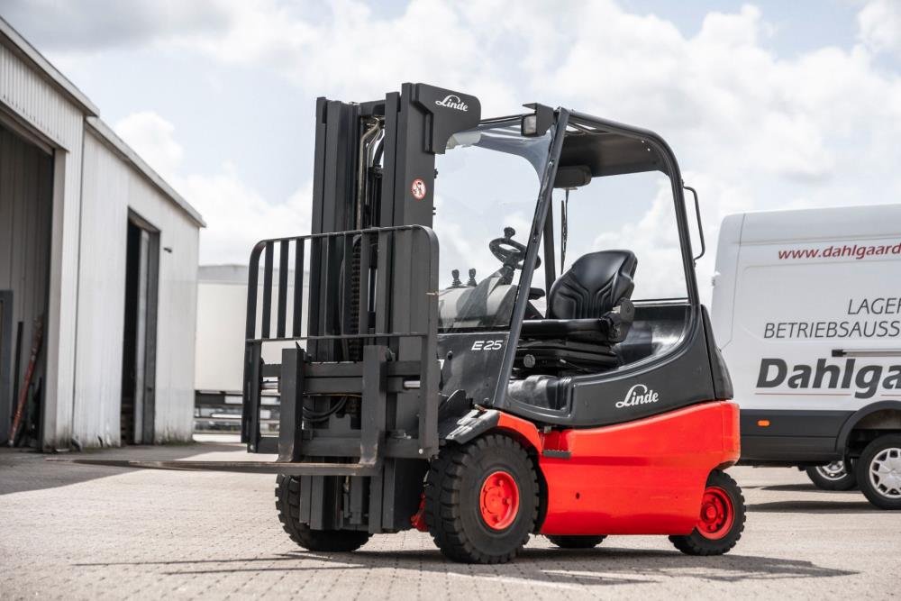 Linde E25 - Chariot élévateur électrique – 2500 kg, 4350 mm